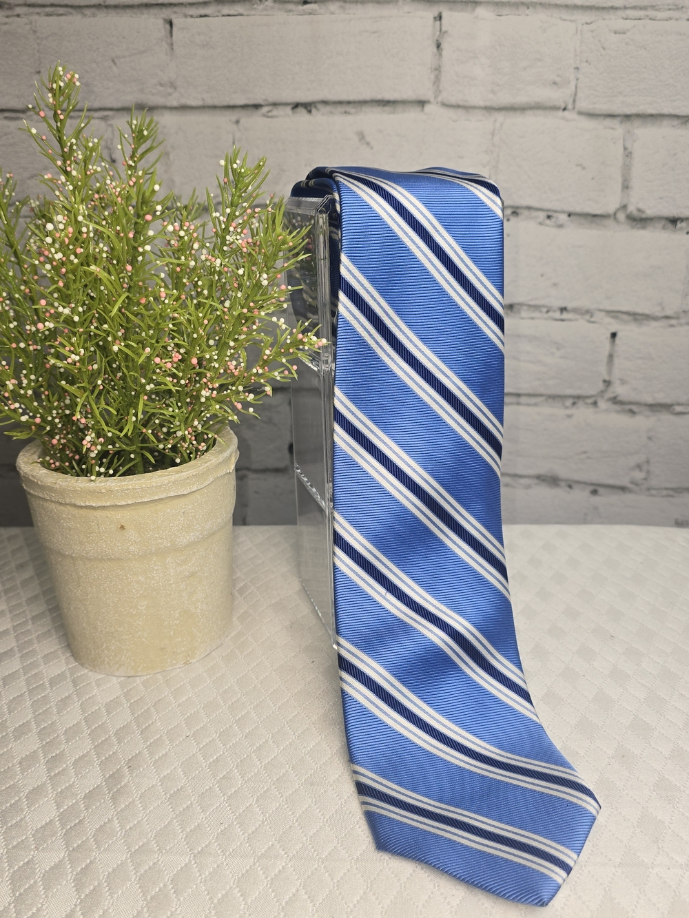 Brooks Brothers Blue and White Diagonal Stripe Silk Tie Business Professional